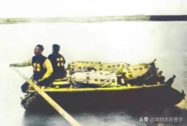 清末老照片：藝人持雙刀威猛霸氣，東北地主坐房頂滿臉愁緒