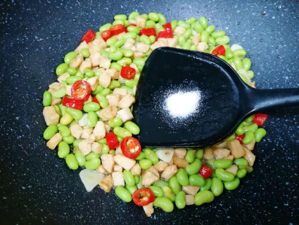 減肥期間就吃毛豆炒雞丁，低脂營養，口味清淡，多吃不怕胖