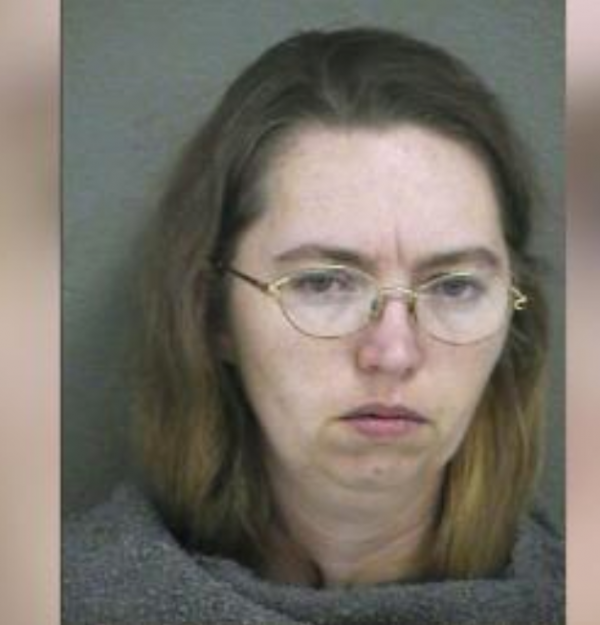 2004年美國孕婦被“剖腹取子”，兇手曝光後，數萬網友為其求情