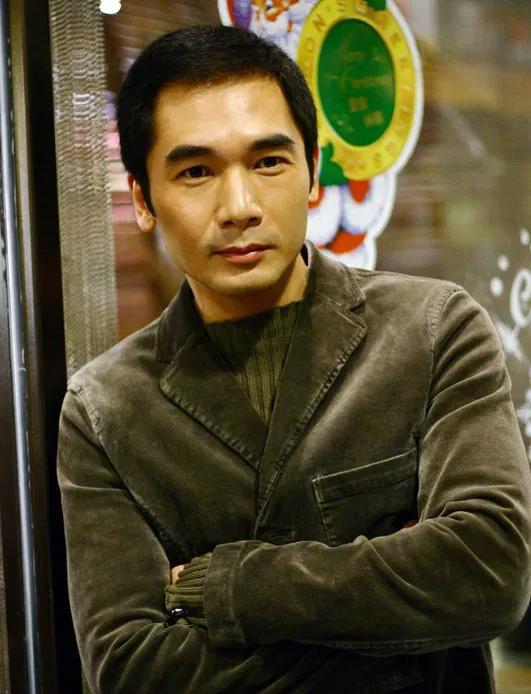 劉學義《夜色暗湧時》上演霸道總裁,還是不如在三界對味 劉學義《夜色暗湧時》上演霸道總裁,還是不如在三界對味