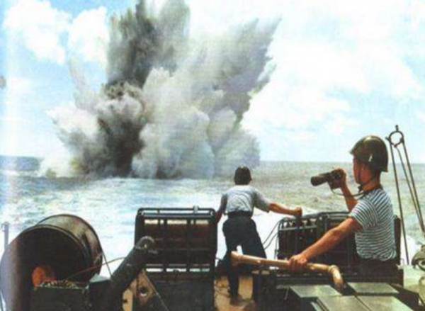 1988年，越南軍艦侵犯我國赤瓜礁，劉華清：打就打，堅決打