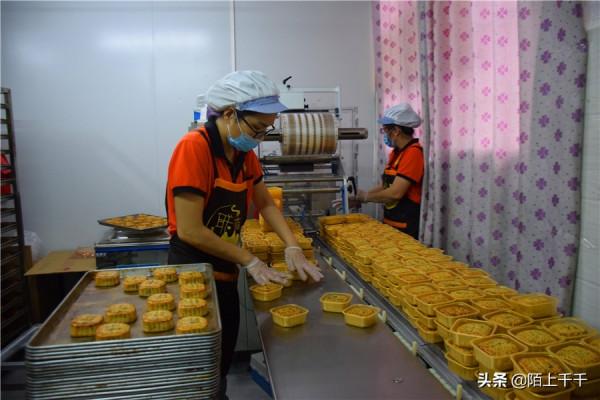 蓮蓉月餅吃得多了，知道怎麼製作嗎？