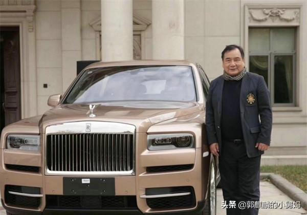 京A88888車主有多少礦？趙本山在他的晚宴上，只能站著陪酒