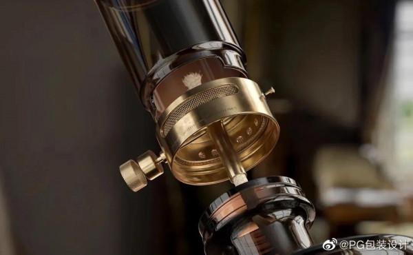 白俄羅斯FLAMBERGE杜松子酒禮盒套裝欣賞，你敢相信它是一盞燈