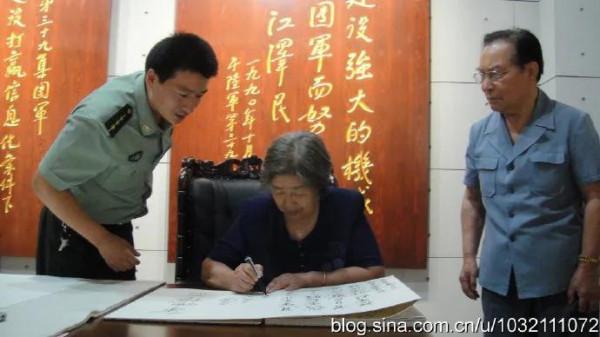 少年軍旅六十年後《尋根》
