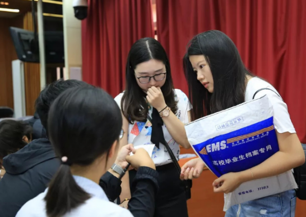 重慶中煙系統公佈擬錄用名單，大部分都是本科生，碩士去一線