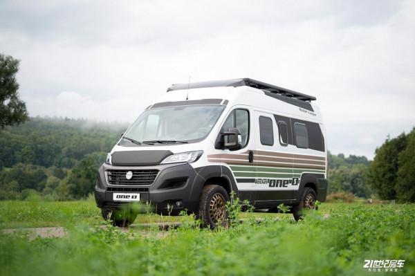 年輕人喜歡啥樣的VANlife房車？這車內建1.85m寬大床，能四季旅行