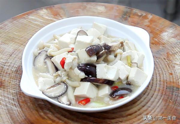 一塊豆腐,一把菌菇,簡單一燴,豆腐鮮嫩入味,菌菇清香脆嫩 一塊豆腐,一把菌菇,簡單一燴,豆腐鮮嫩入味,菌菇清香脆嫩