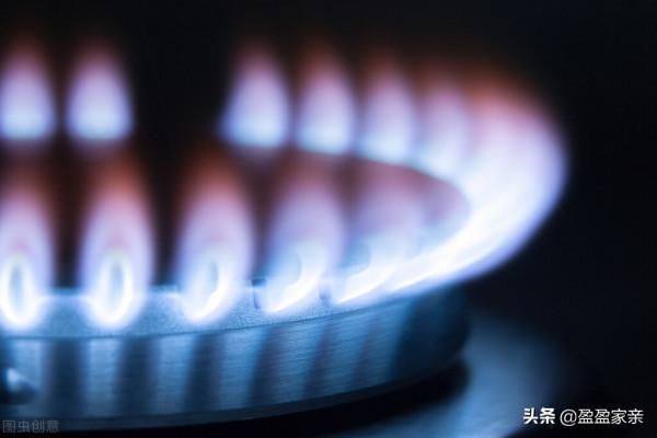 燃氣灶冒出紅色的火焰，發生這種情況時我們可要注意了