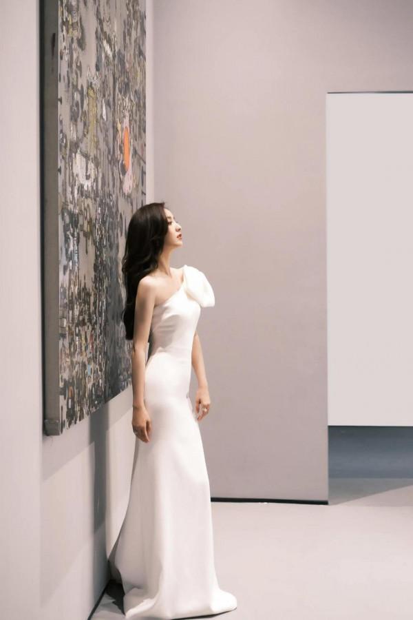 佟麗婭最新白色露肩長禮服 佟麗婭最新白色露肩長禮服