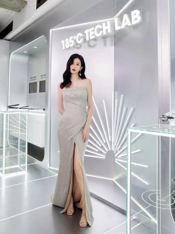 有人說她不是女的? 有人說她不是女的?