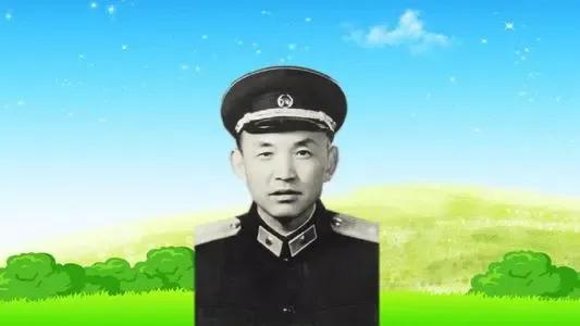 省革委會主任黎原在公交車上遭遇售票員惡劣對待，將軍說：開除你