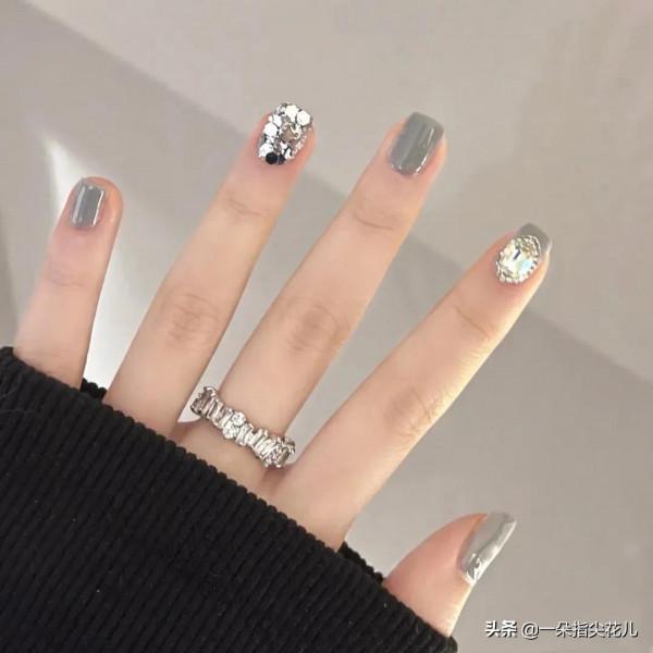 推薦10款極簡時尚美甲，簡單又百搭，喜歡記得收藏