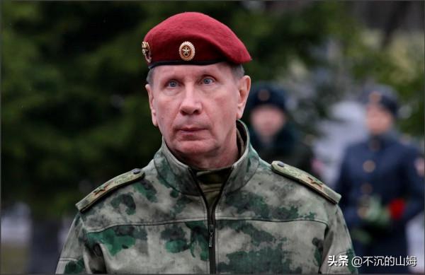 俄羅斯現役大將一覽，一共十二位，紹伊古在列