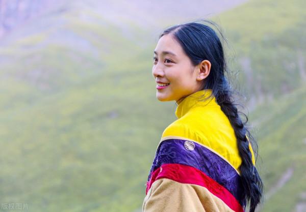 西藏高原上的美景美女
