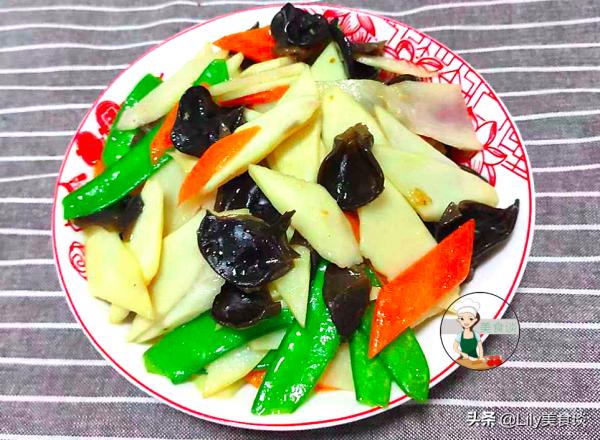 秋天,幾樣素菜一起炒,不放肉也很香,清香脆嫩,秋天吃它特營養 秋天,幾樣素菜一起炒,不放肉也很香,清香脆嫩,秋天吃它特營養