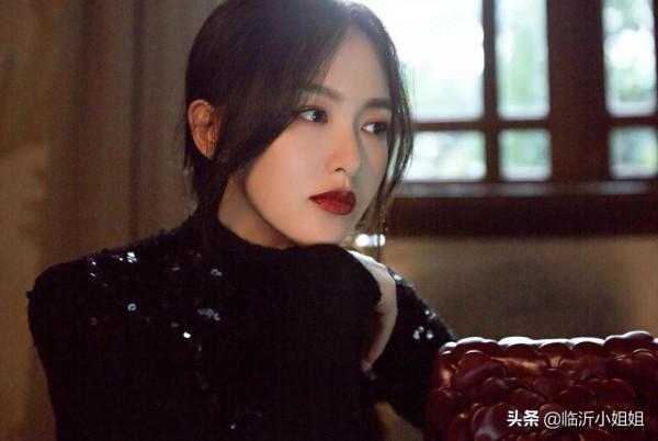唐嫣，外貌出眾，擁有超高顏值！優雅氣質讓她美得更加高階和清冷