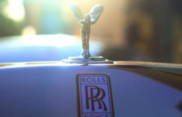 200萬買輛車，6000萬買塊車牌！壕無人性的迪拜又讓大開眼界了