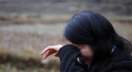 山東一女學生被數名男子圍毆，男友亦被打，圍觀者眾多竟無人阻攔