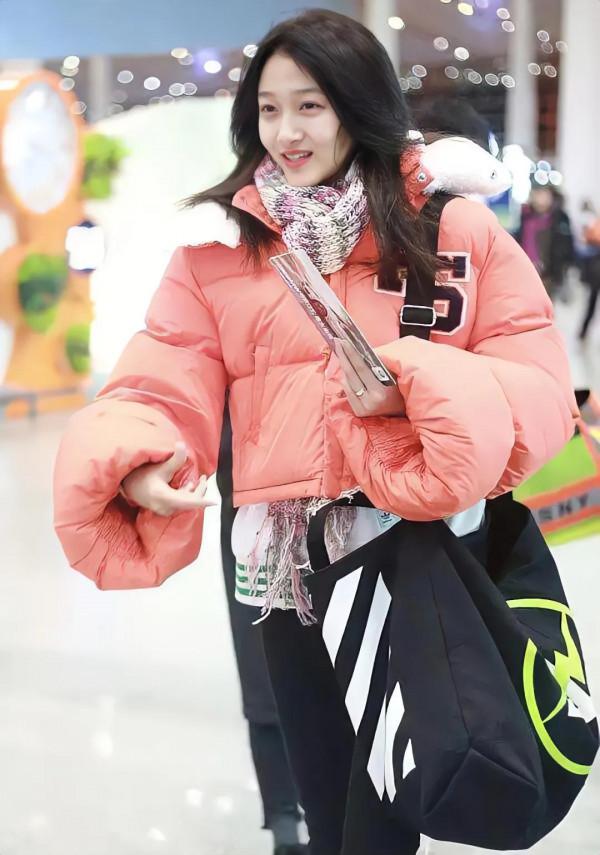 ​是我瘋了還是關曉彤真的變時髦了？