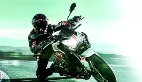 川崎釋出新圖案2022款Z900街車