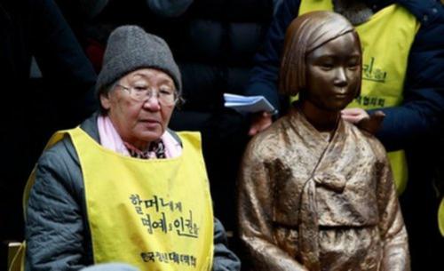 他是母親被日軍抓走所生，一生無人肯嫁給他，恨母親70年終和解