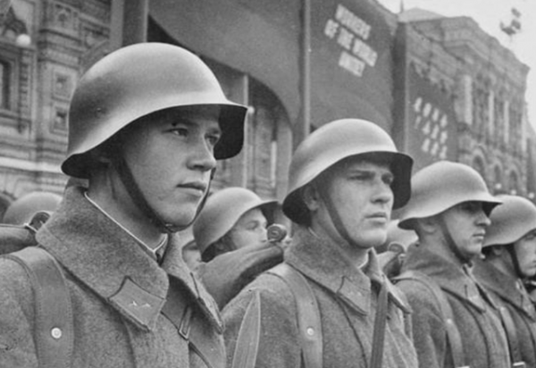 沙俄一哨兵，被埋地下軍需庫9年，全靠一個姑娘的來信撐到被救