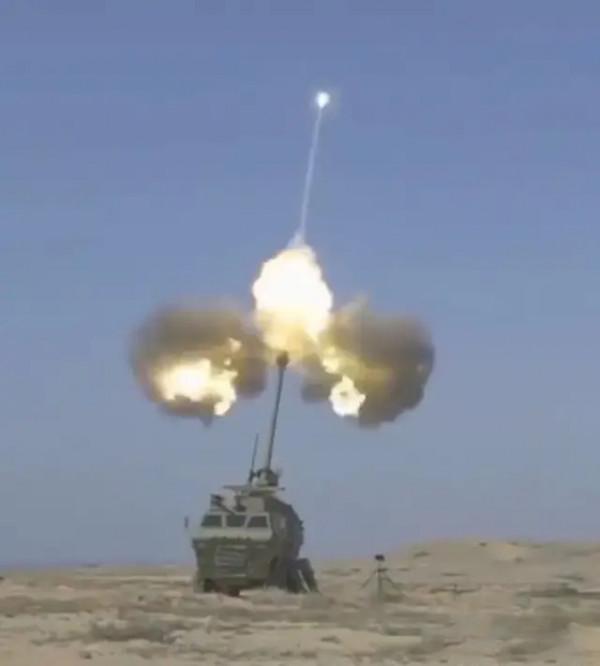 NORA-B52輪式自行榴彈炮