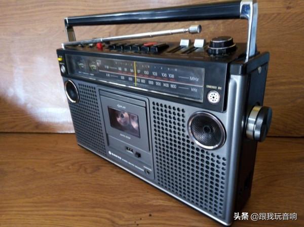 三洋 M-9980收錄機，是一款短小、中等大小的70年代行動式音響