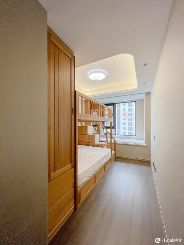 8㎡書房兩面書牆，9㎡兒童房上下鋪衣櫃，小空間利用典範