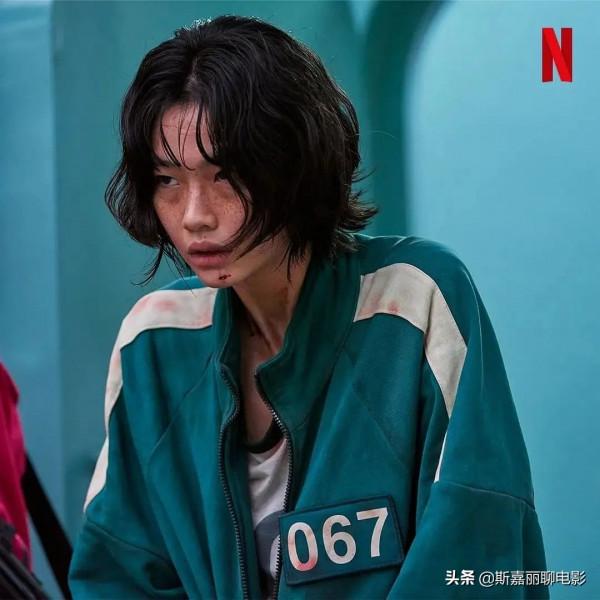 一集死了245人，還有8.1分，3萬人想看。《魷魚遊戲》太懂人性