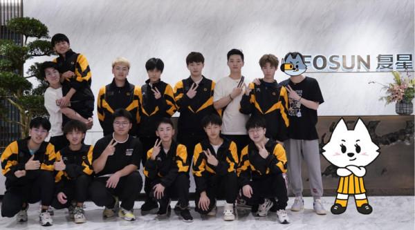 狼隊參觀復星總部，林教練被打馬賽克，小胖忙於減肥，刺痛染黃毛