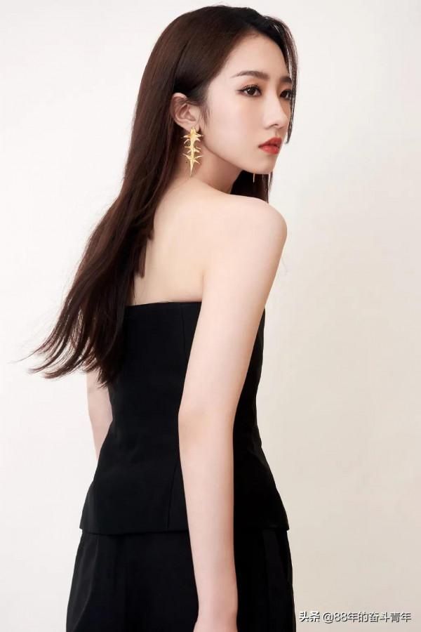 “宇宙少女”孟美岐 “宇宙少女”孟美岐