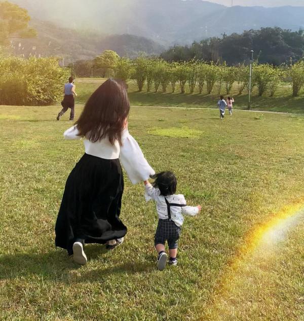 王力宏前妻高學歷配好衣品，名媛風穿搭至今不過時，真是寶藏女孩