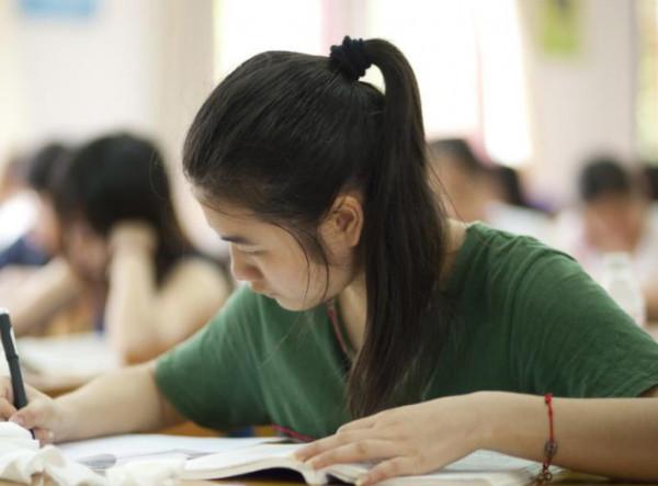 大學老師為了教戀愛課有多拼?PPT包含十幾部電視劇,獲學生稱讚 大學老師為了教戀愛課有多拼?PPT包含十幾部電視劇,獲學生稱讚