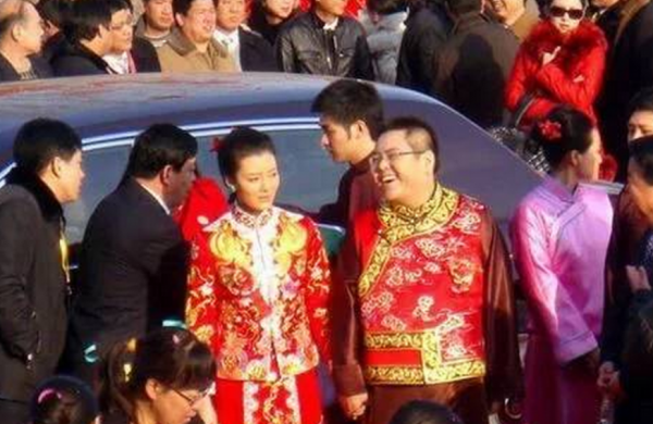 父親遇刺，22歲的他回國拒絕繼承百億家產，爺爺：不是你能做主的