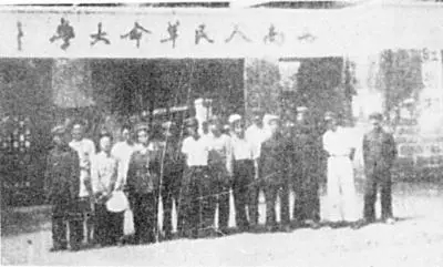 1950年劉冠群去重慶看望賀龍,賀龍急切詢問:你老子有飯吃嗎? 1950年劉冠群去重慶看望賀龍,賀龍急切詢問:你老子有飯吃嗎?