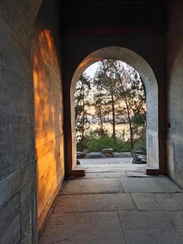 快來頤和園看“金光穿洞”,再晚就錯過了!萬壽山上還有個大金洞 快來頤和園看“金光穿洞”,再晚就錯過了!萬壽山上還有個大金洞