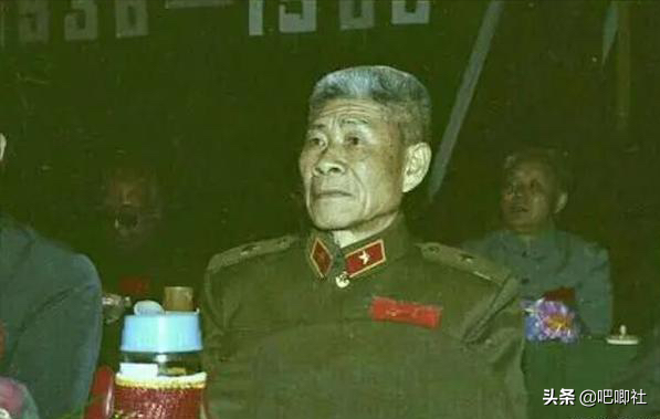 他掛名省軍區副司令，老戰友胡煒彙報給鄧小平，恢復大軍區級別