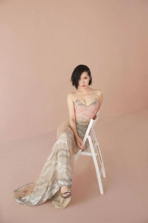 余男，穿軍裝讓你忍不住誇獎