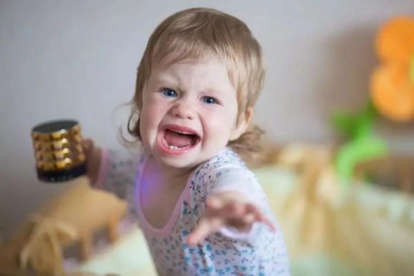 從小能吃手指和不能吃手指的孩子,20年後,四個差距會越來越大 從小能吃手指和不能吃手指的孩子,20年後,四個差距會越來越大