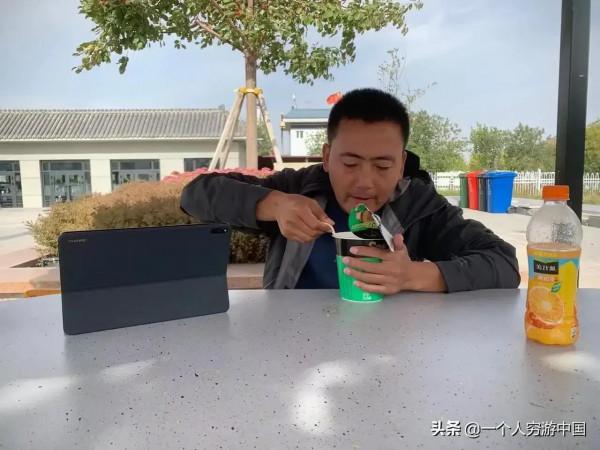 我們一起聊聊李英文的“一個人窮遊中國”