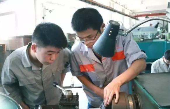 一所公辦大學招生“爆冷”，多次降分仍空餘1180個名額，究竟為何