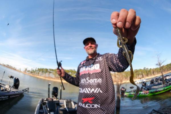 尼爾贏得 2022 年 MLF 職業巡迴賽Sam Rayburn站冠軍