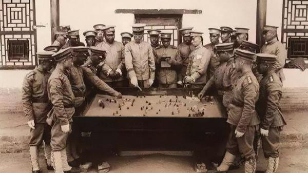 1950年,一湖北鐵匠看到毛主席肖像,眼睛一亮:這不是我兄弟嗎? 1950年,一湖北鐵匠看到毛主席肖像,眼睛一亮:這不是我兄弟嗎?