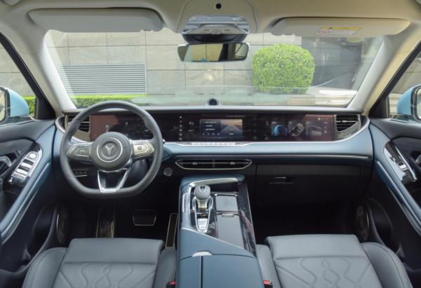 可加油可充電，零百加速4.5秒，嵐圖FREE購車手冊