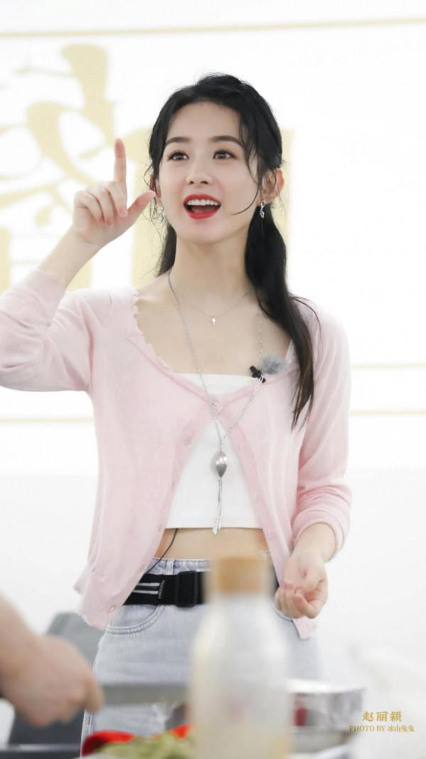 趙麗穎參加中餐廳雖然因為剪輯問題不開心，但是裡面的穿搭是真美