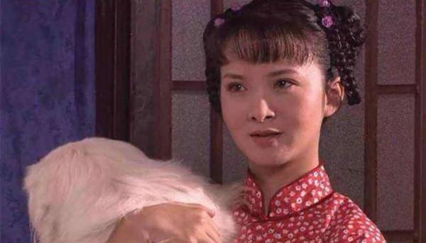 還記得《大宅門》抱狗丫頭“香秀”嗎?她48歲長這樣 還記得《大宅門》抱狗丫頭“香秀”嗎?她48歲長這樣