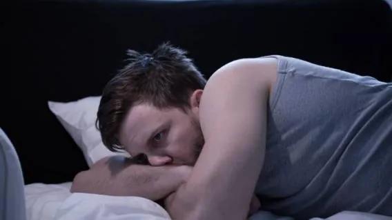 如何在炎熱的夜晚入睡