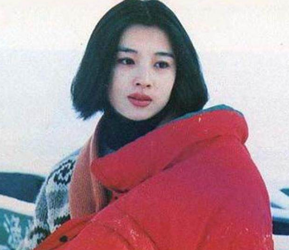 趙明明：失敗的婚姻給她造成心靈創傷，為了女兒至今未嫁